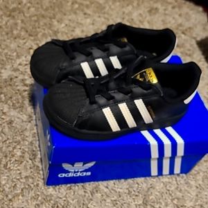 TODDLER ADIDAS BLACK AND WHITE